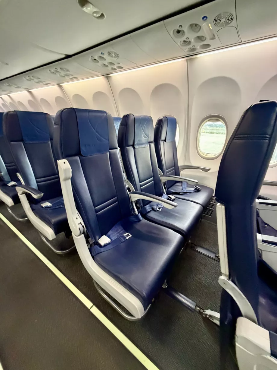 Seats on SCAT Airlines Boeing 738-9