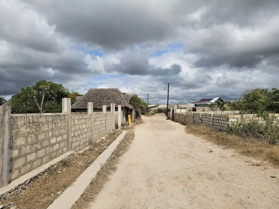 The road to Kuza Cave