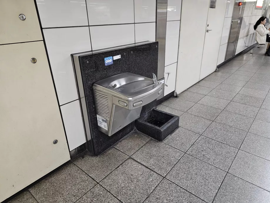 Drinking water on the subway platform