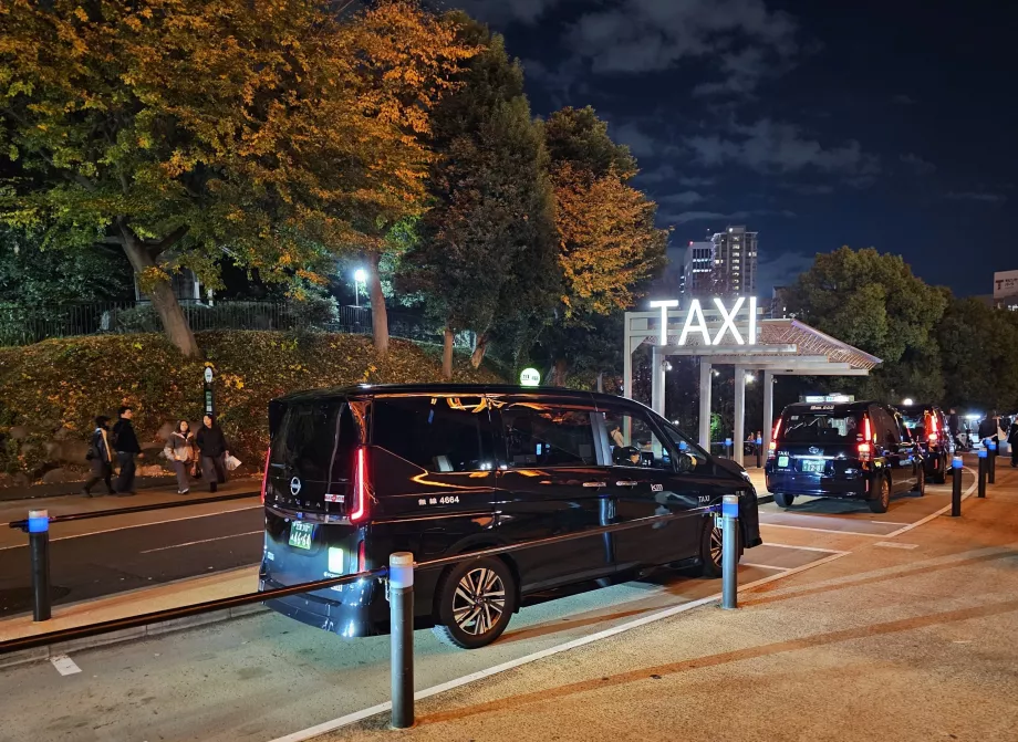 Taxi stand in front of Tokyo Tower