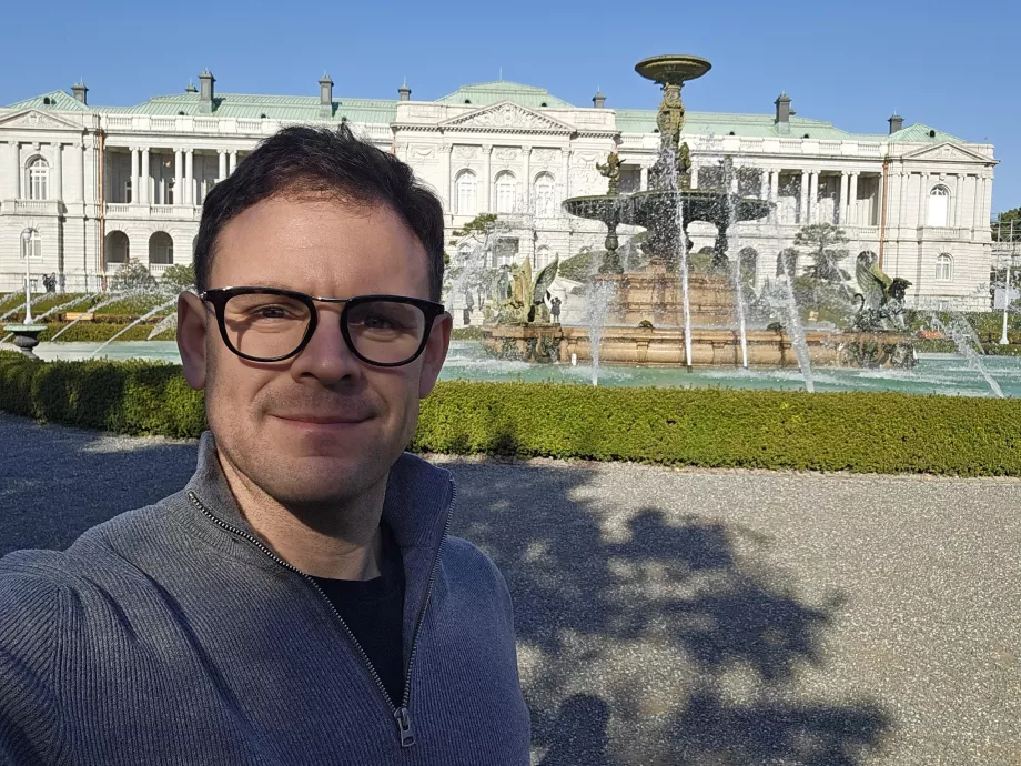 Me in front of Akasaka Palace