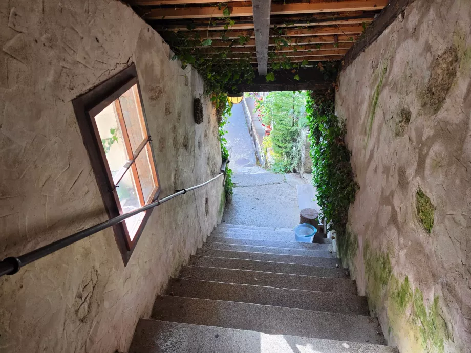 A covered staircase between the town centre and the Catholic church