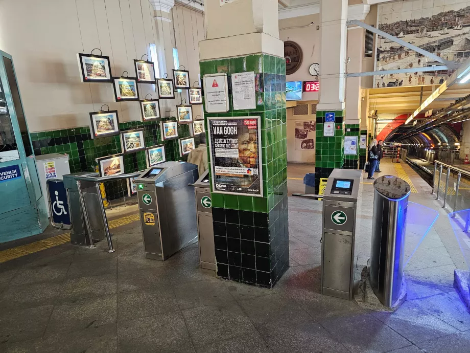 Turnstiles at the Tünel cable car station