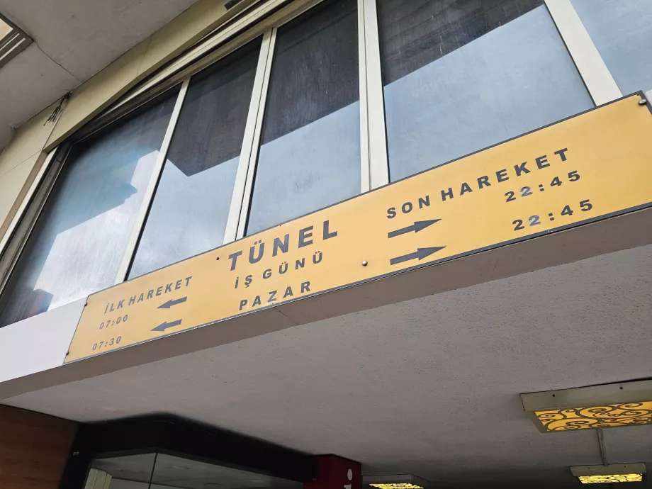 Entrance to Tünel station