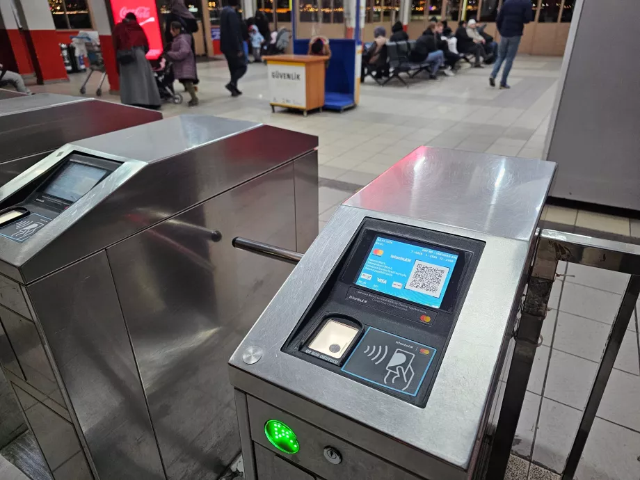 Payment by card or Istanbulkart on ferries