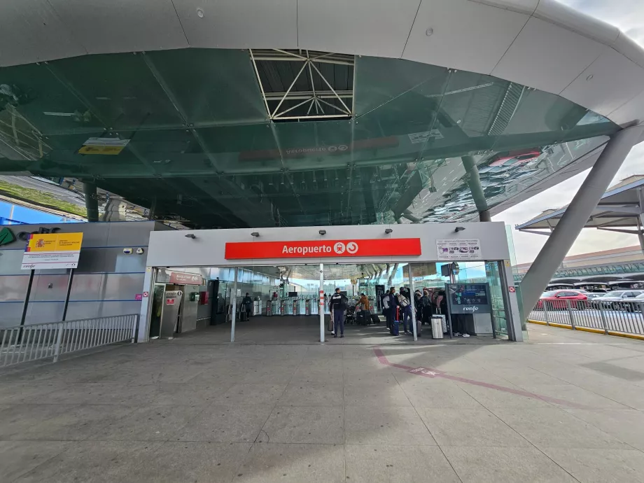 Entrance to the railway station