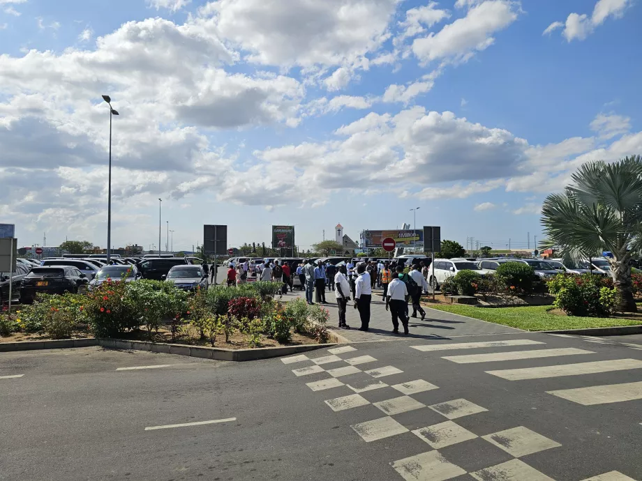 Taxi drivers in front of Terminal 3
