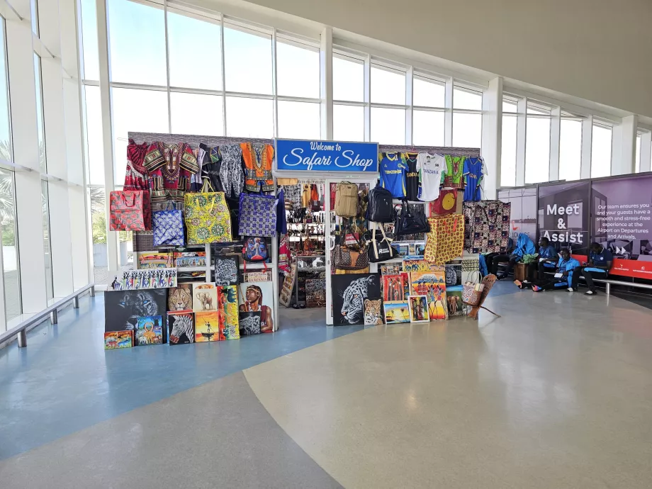 Souvenir shop, public area, Terminal 3