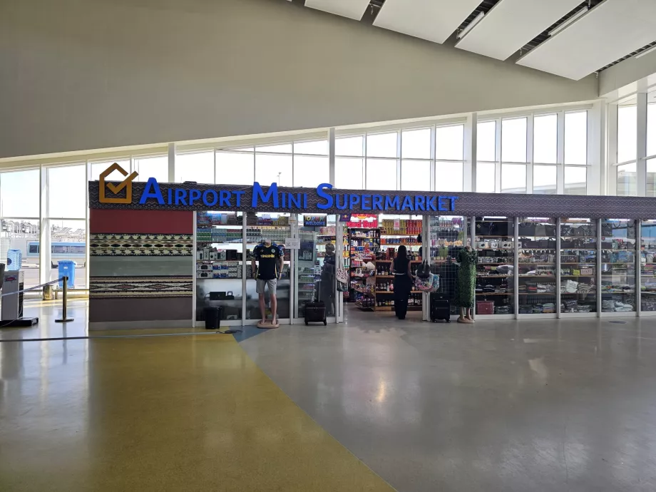 Minimarket, public area, Terminal 3