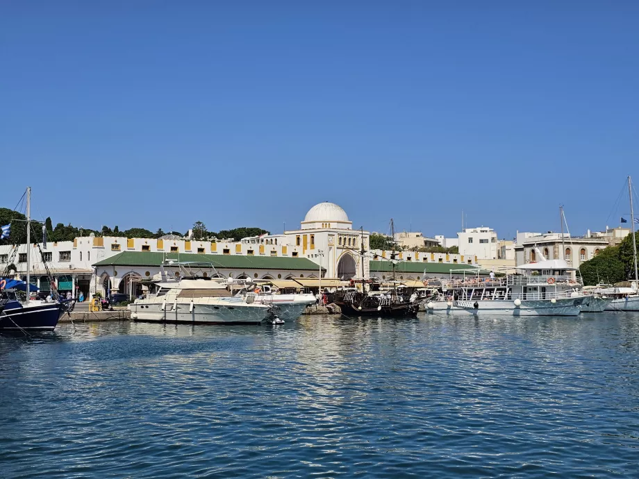 Nea Agora and the port of Mandraki