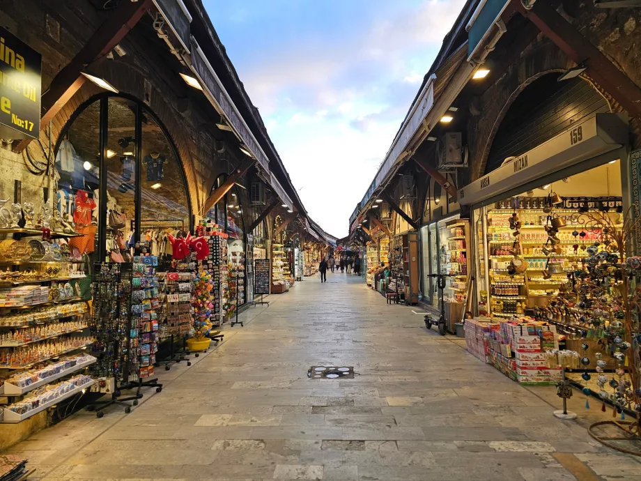 Market under the Blue Mosque