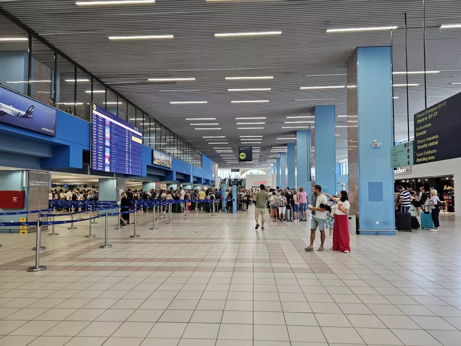 Terminal 2 departure lounge