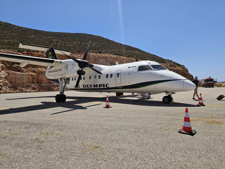 Dash 8-100 at Kateslorizo Airport