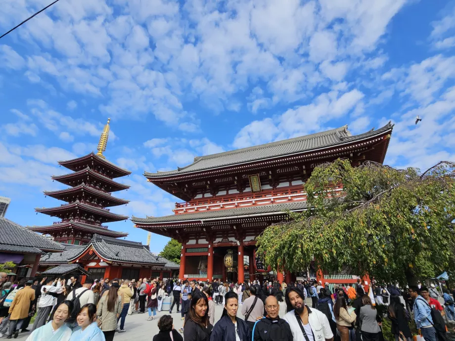 Crowds at Senso-ji Temple
