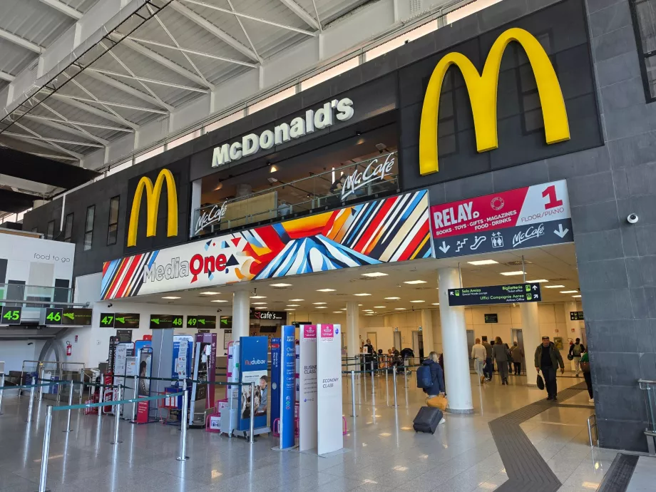 McDonald's, Terminal A, Departures (public area)
