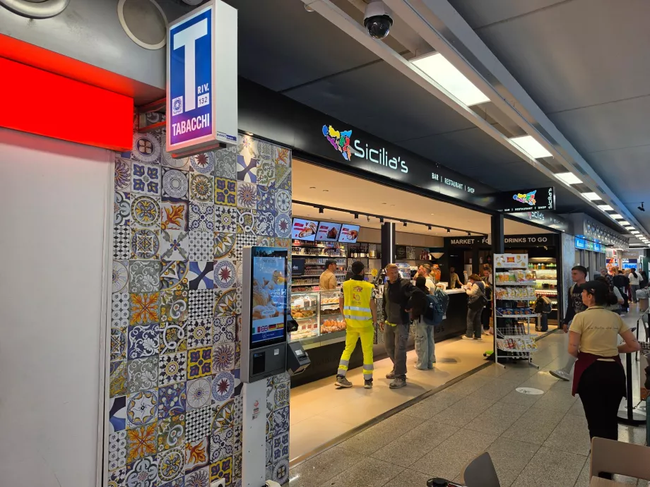 Refreshments and snacks, Terminal A, Arrivals (public area)