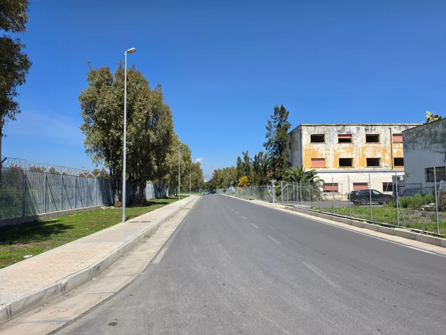 Walking route from the terminal to the railway station