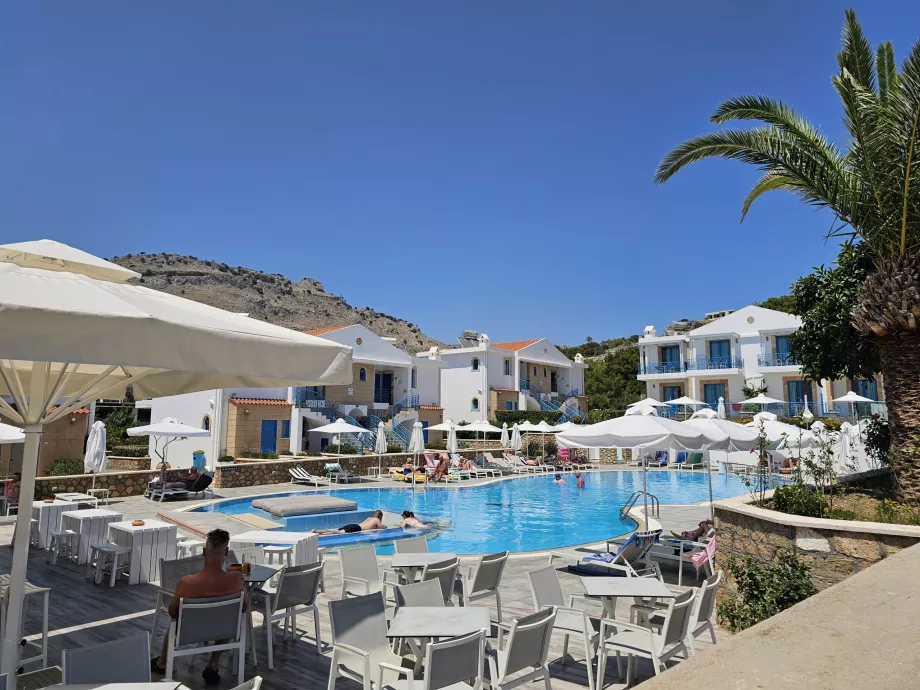 Pefki, resorts