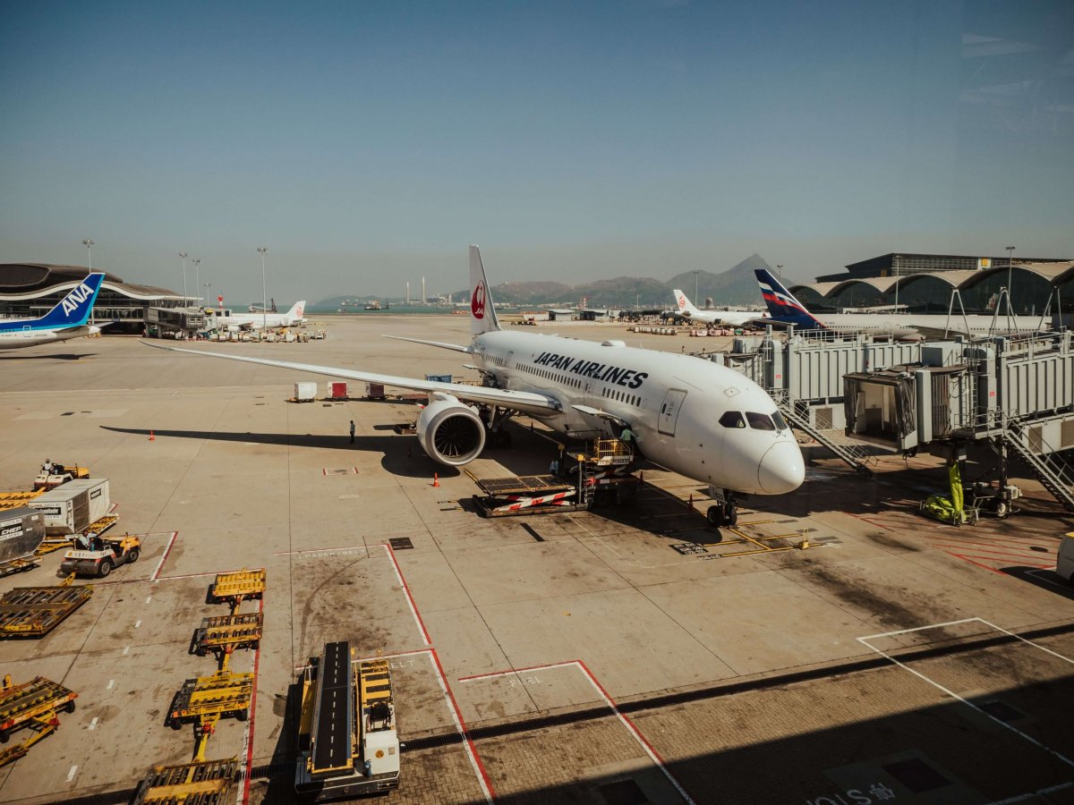 Japan Airlines baggage allowance (hand and checked)