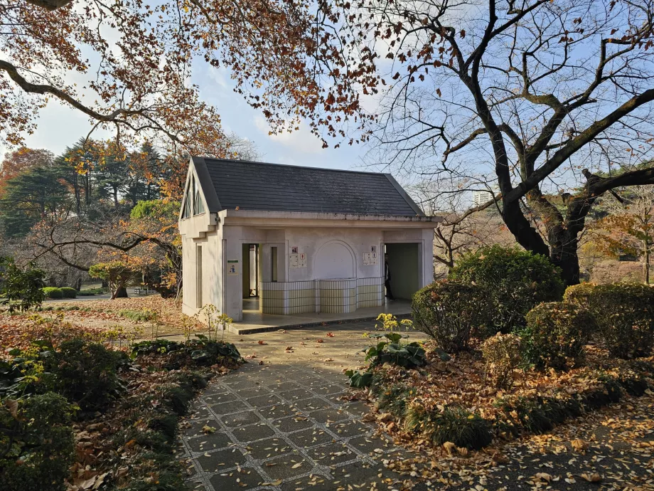 Shinjuku Gyoen National Garden, free toilet