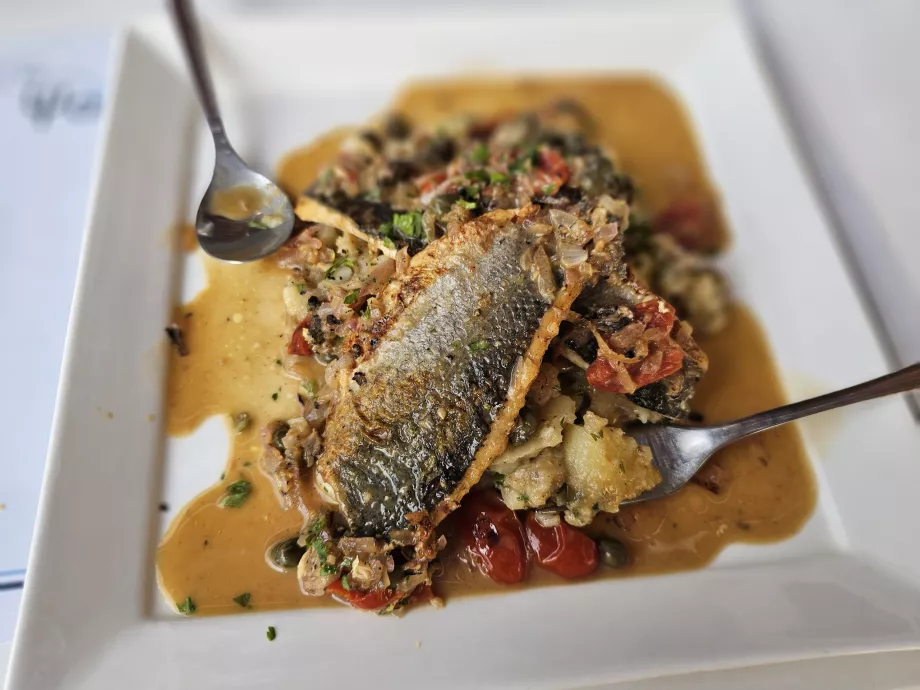 Sea bass with lemon sauce