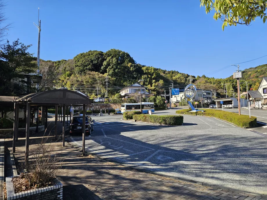Bus stops at Kanaya train station