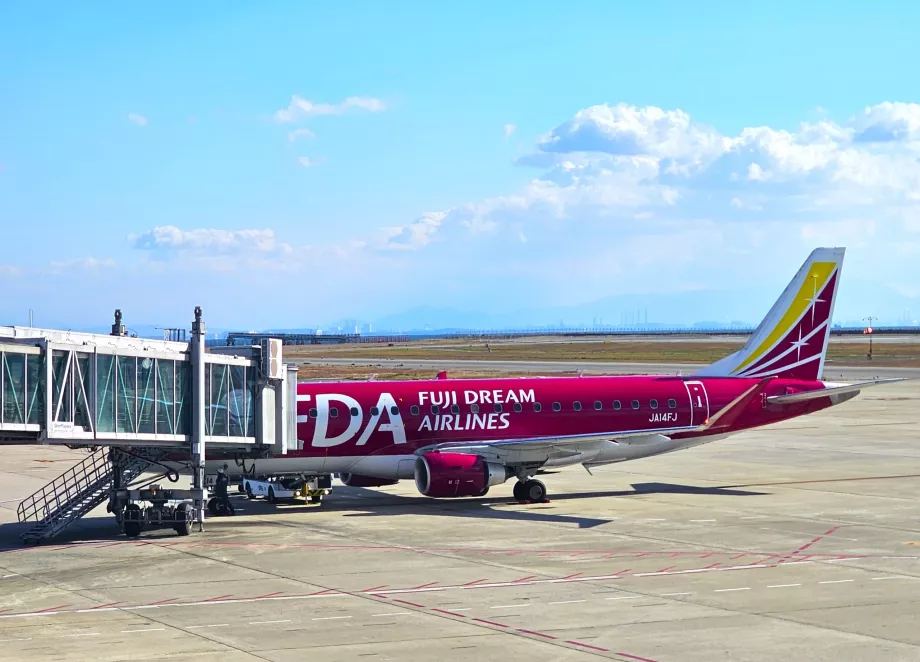 Fuji Dream Airlines, Embraer E170, Kobe Airport