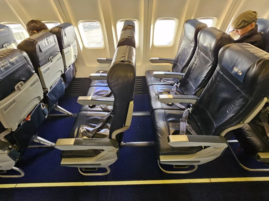 Boeing 737 seats, Skymark Airlines