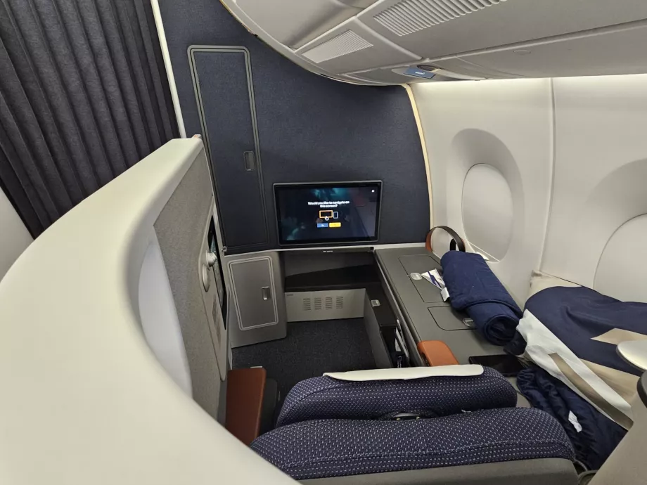 Business Suite, seat 2K