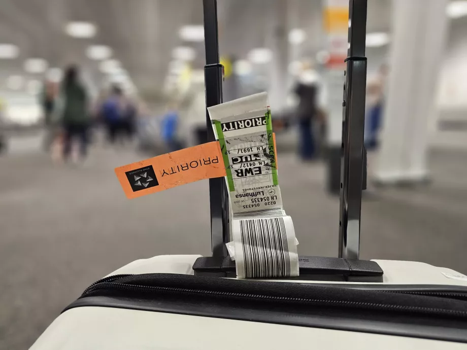 Priority baggage tag