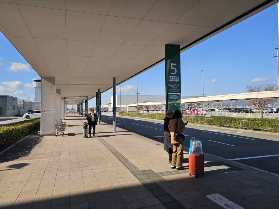 Walkway between Terminal 1 and 2