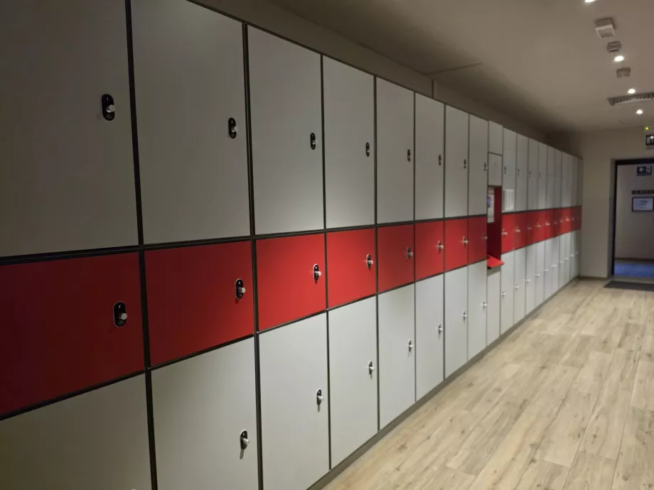 Luggage lockers
