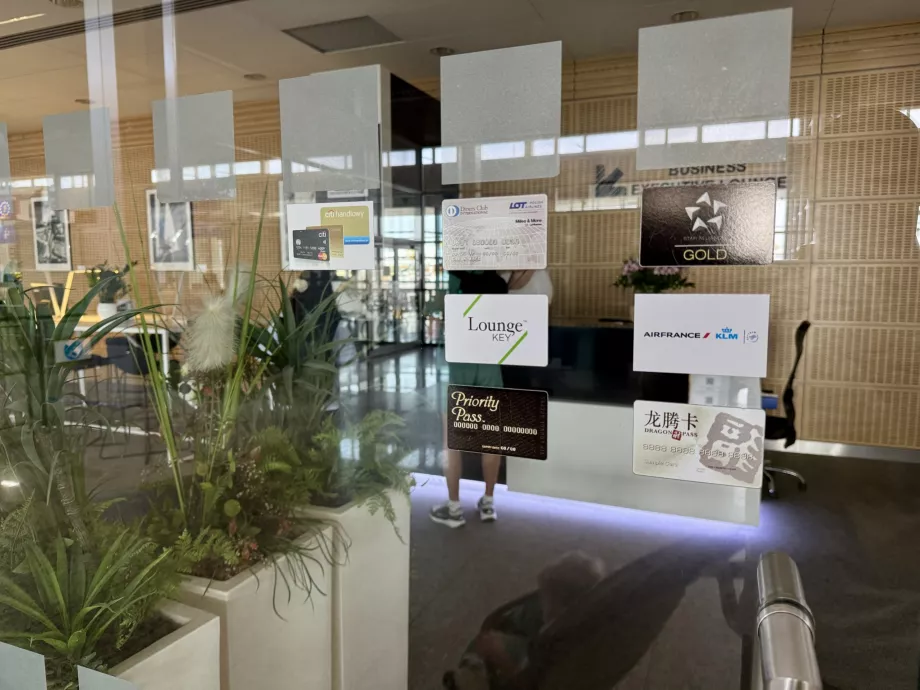 Entrance to the lounge