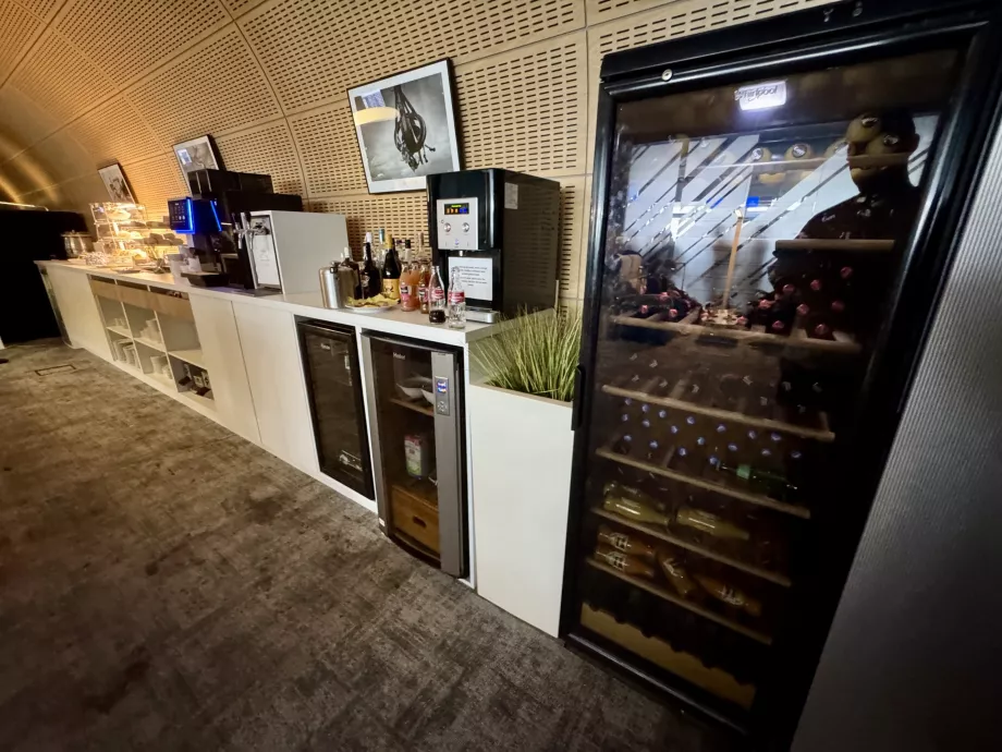 Refrigerator with chilled drinks