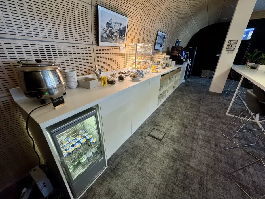 Refreshments in the Poznan Lounge