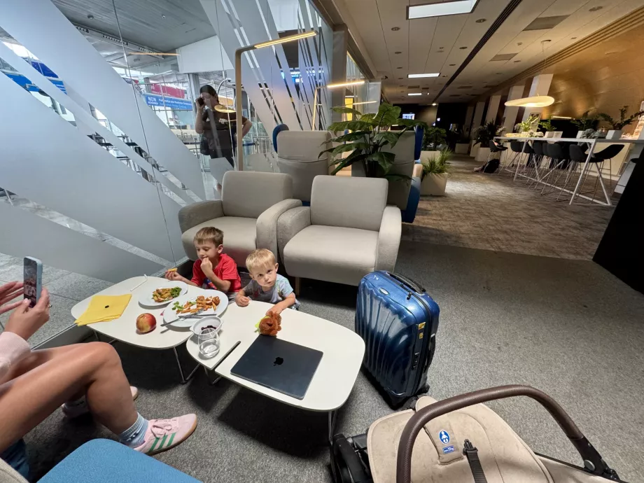 Children have dinner before departure
