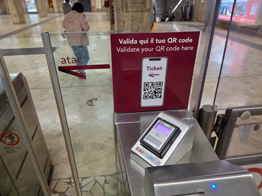 Contactless fare payment on the metro