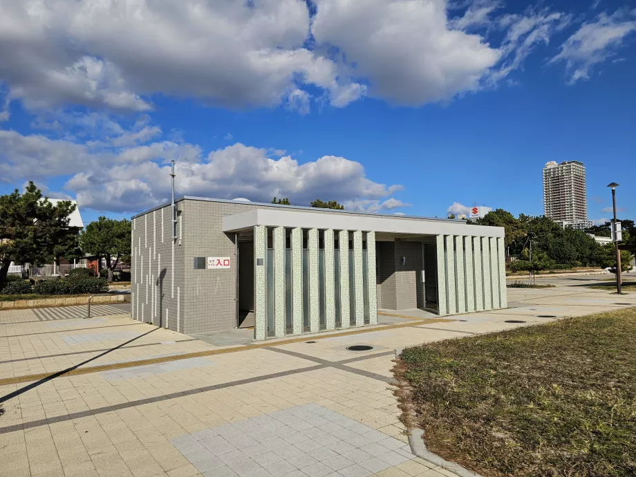 Free toilets at Suma Beach