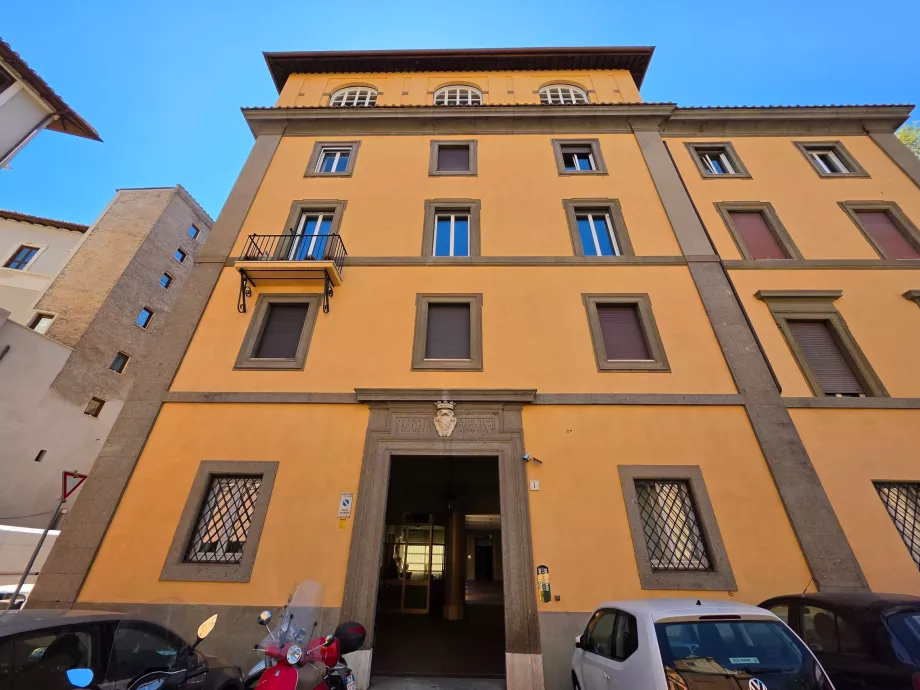 Main entrance to the hotel