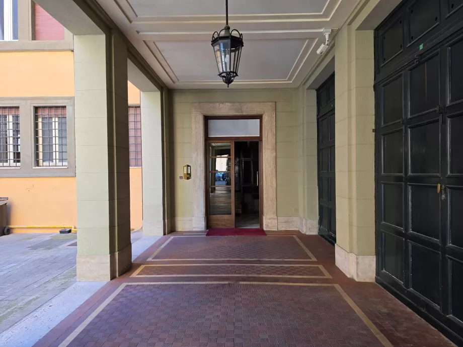 Entrance to the hotel