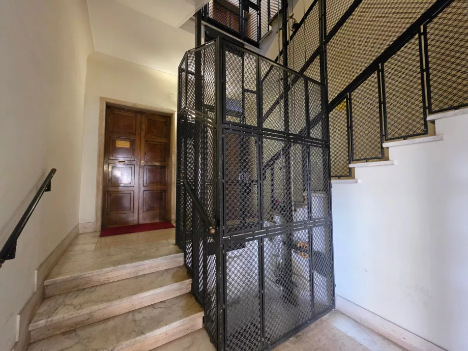 Hotel Domus Giulia is located on the 1st floor