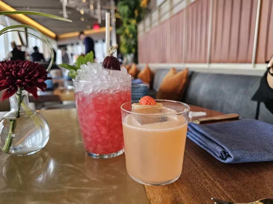 Cocktails in Peak Restaurant
