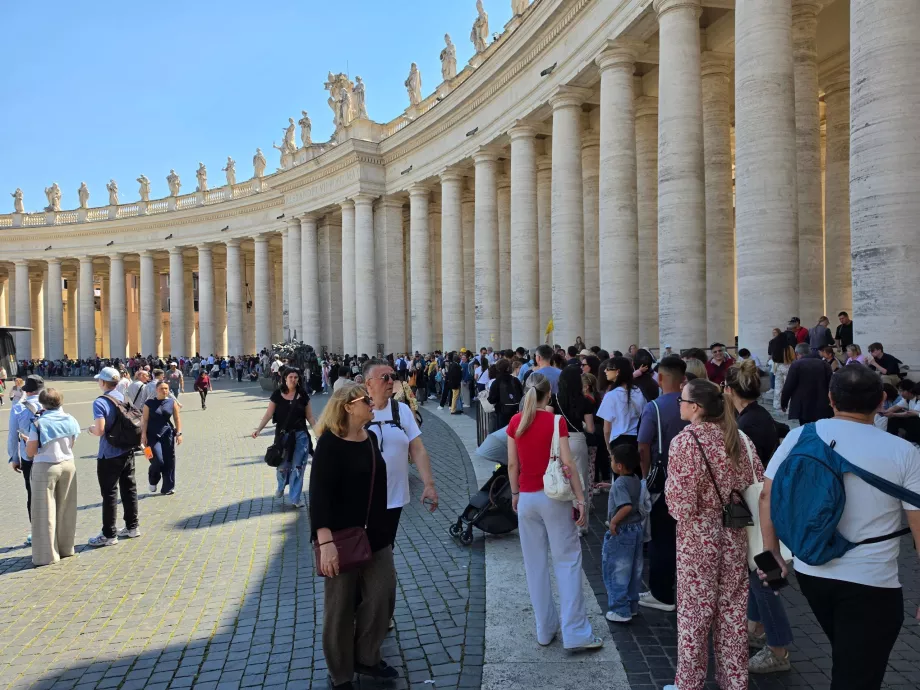 Queue to St. Peter's Basilica (without reservation)