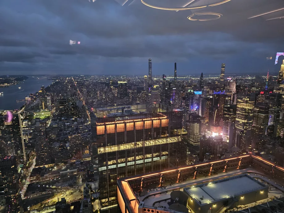 View from the inner part of the viewpoint "The Edge"