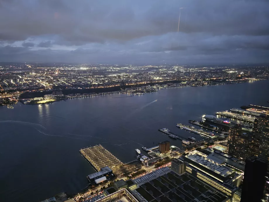 View from the inner part of the viewpoint "The Edge"