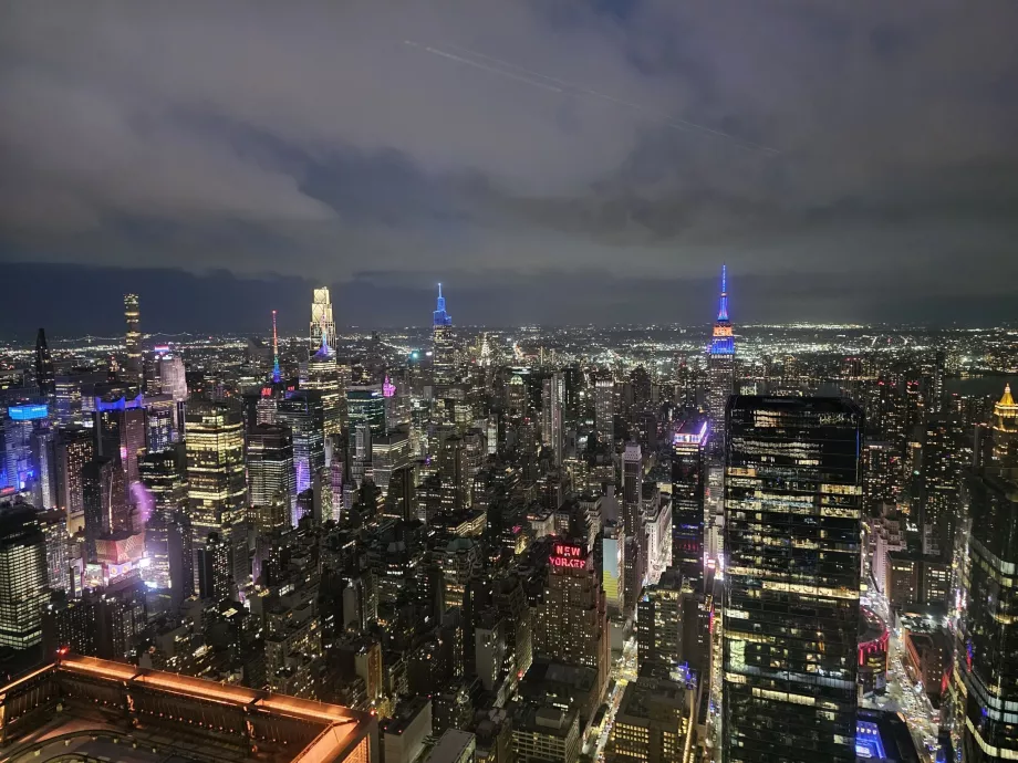 "The Edge" lookout at night
