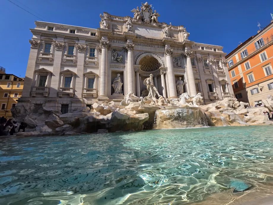 Fontana di Trevi, view from the paid gallery