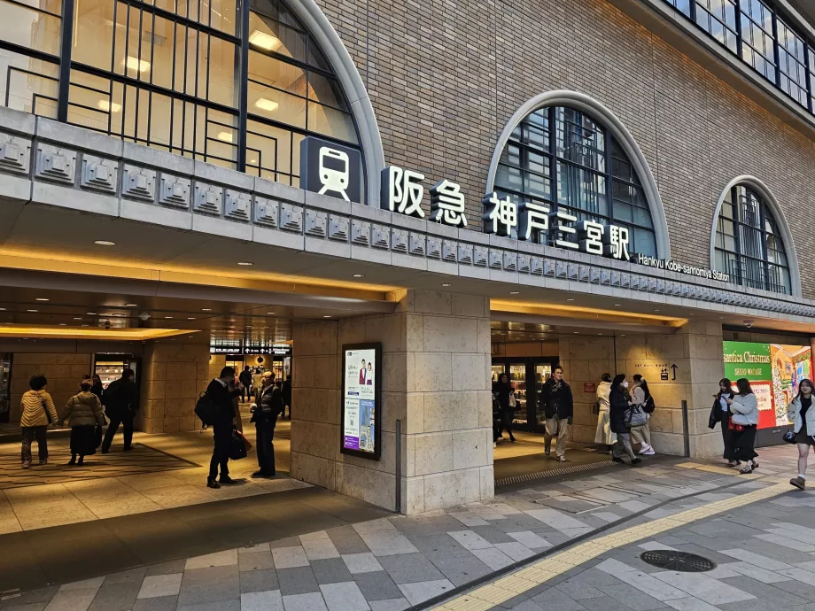 Sannomiya station for Hankyu trains