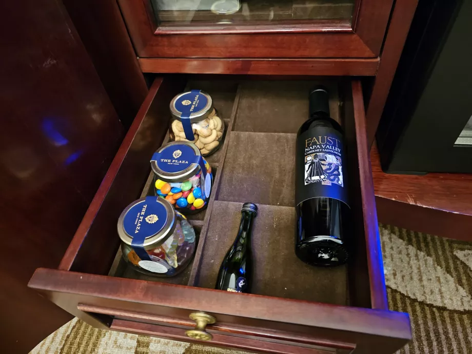 Sweets and wine in the minibar