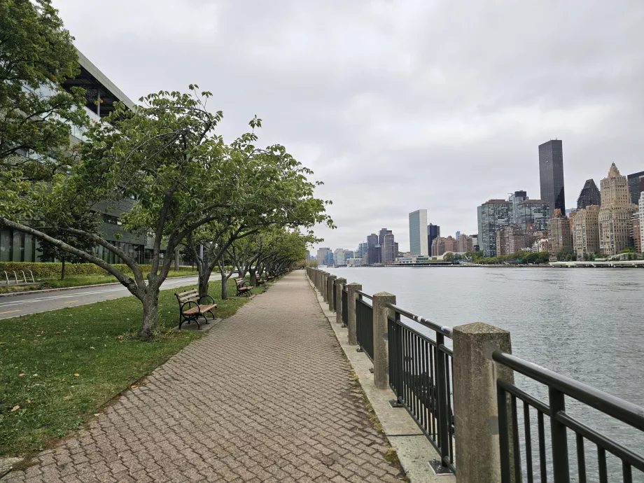 Promenade on Roosvelt Island